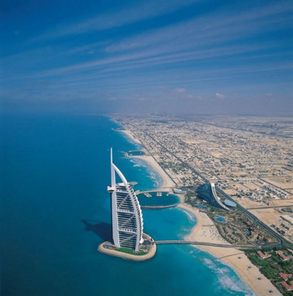 Hotel Burj Al Arab, pogled iz aviona Hotel Burj Al Arab, pogled iz aviona