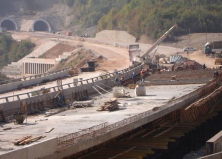 Bogati Arapi vrbuju za brak djevojke u BiH Bogati Arapi vrbuju za brak djevojke u BiH