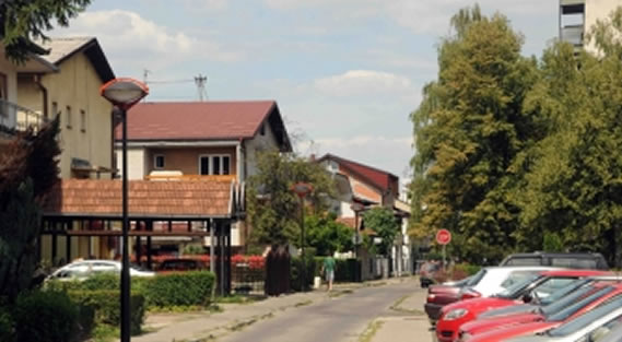 Inspektora vukao vozilom po putu