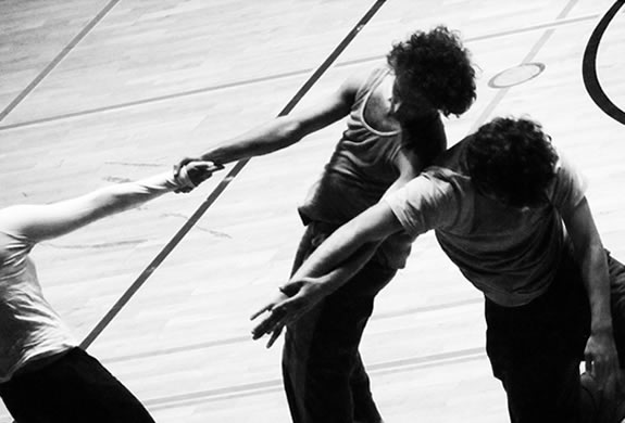 Ples kontakt improvizacija