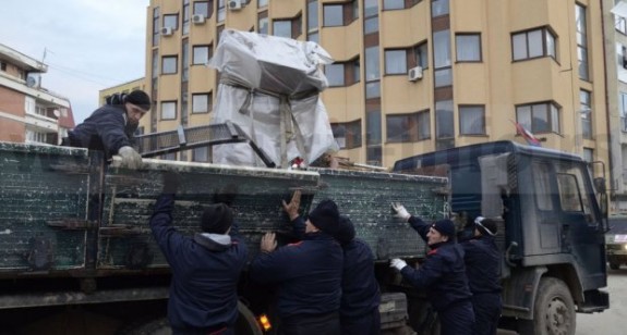 Uklanjanje spomenika u Presevu