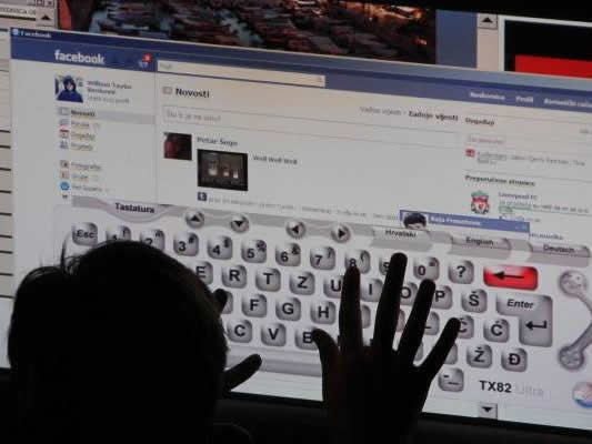 crni facebook
