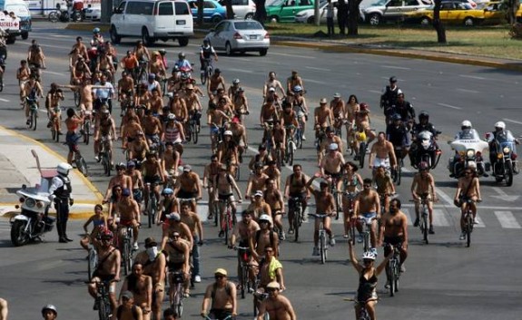 MEXICO-CYCLISTS-CARS-PROTEST