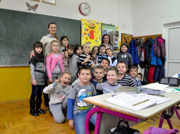 Aleksa Јokić u društvu drugara iz razreda