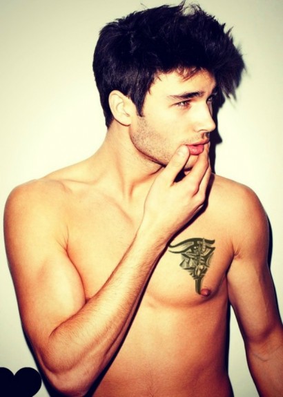 Zgodan? Da. Lijep? Da. Tvoj? Ne.