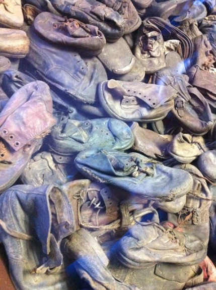 Nacisti su iskoristili sve što je moglo da donese bilo kakvu zaradu. Prodavali su ljudsku kosu, vadili zlatne zube, proteze…