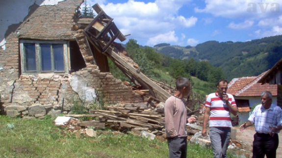 zeljezno polje srusena kuca