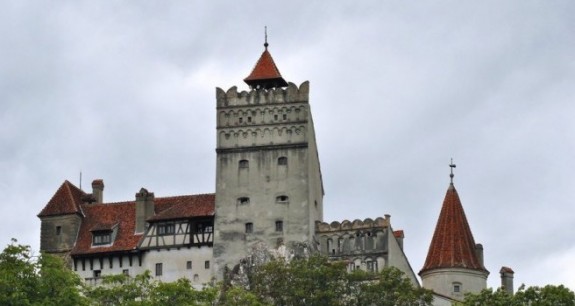 dracula__s_castle___bran__transylvania_by_rockmylife-d567u65