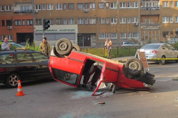 Sarajevo auto se prevrnuo