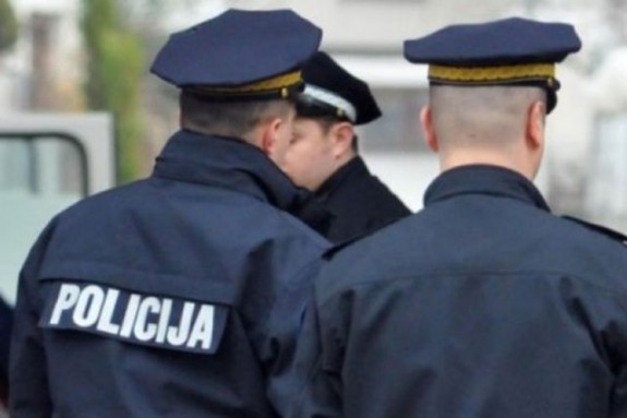 policija