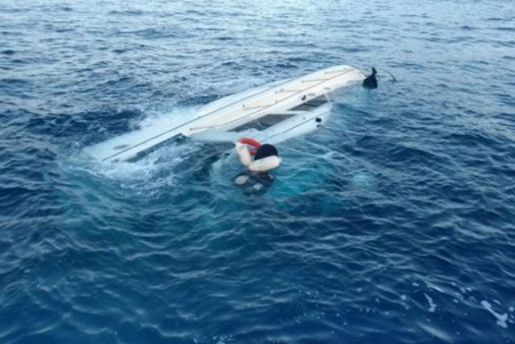 brod potonuo Foto ilustracija