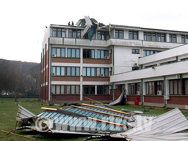 Nevrijeme odnijelo krov Pravnog fakulteta u Banjaluci