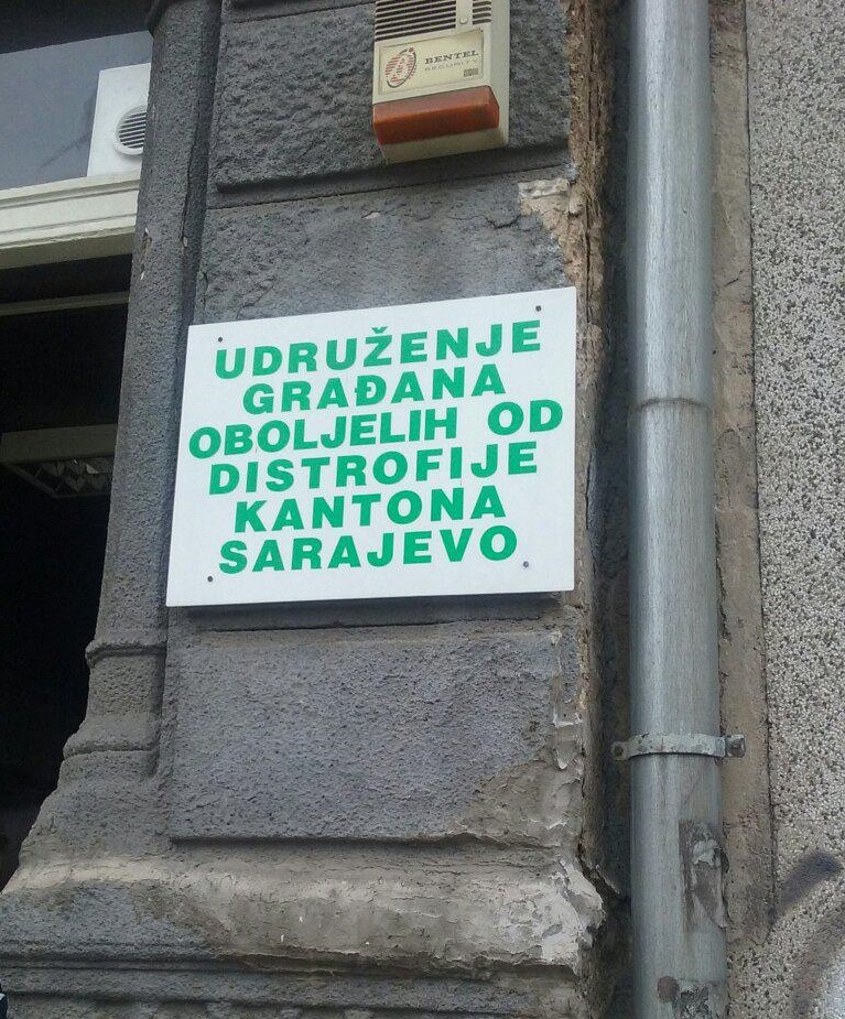 Konzum BiH donirao invalidska kolica Udruženju distrofičara KS (1)