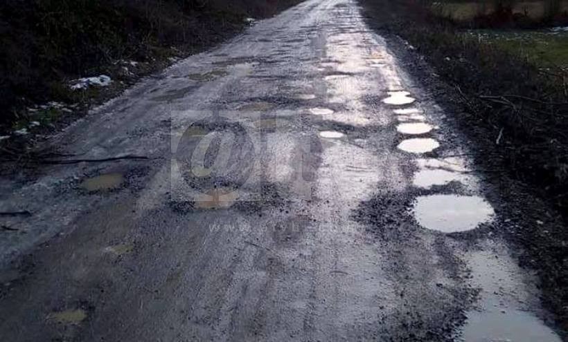 Gornji Vijačani Na makadamu rupa do rupe! (Foto)