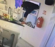 u stilu spajdermena pljačkao