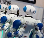 Roboti