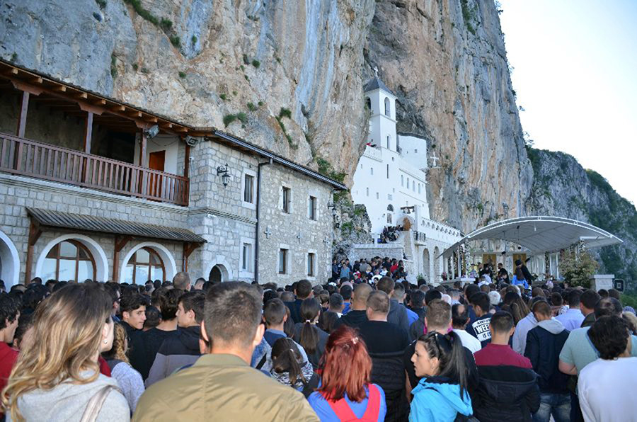 Postoje dva važna pravila vezana za posjetu Svetom Vasiliju Ostroškom