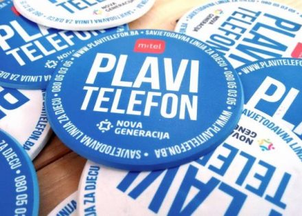 PLAVI TELEFON
