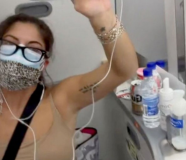 žena