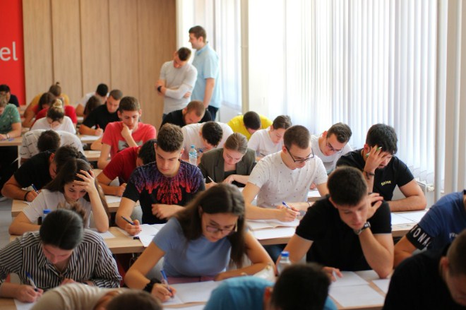 Budući brucoši na provjeri znanja: Počelo polaganje prijemnih ispita na fakultetima u Srpskoj