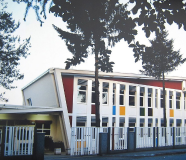 školu