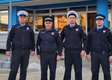 policija