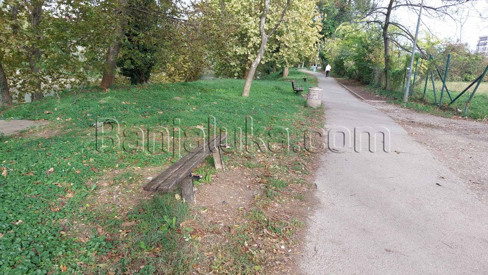 Oštećene klupe