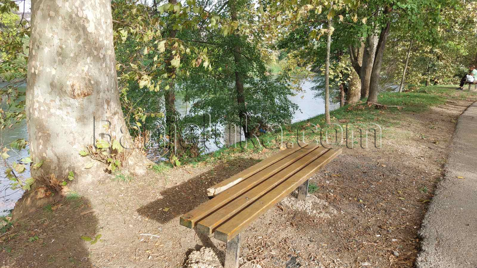 Oštećene klupe