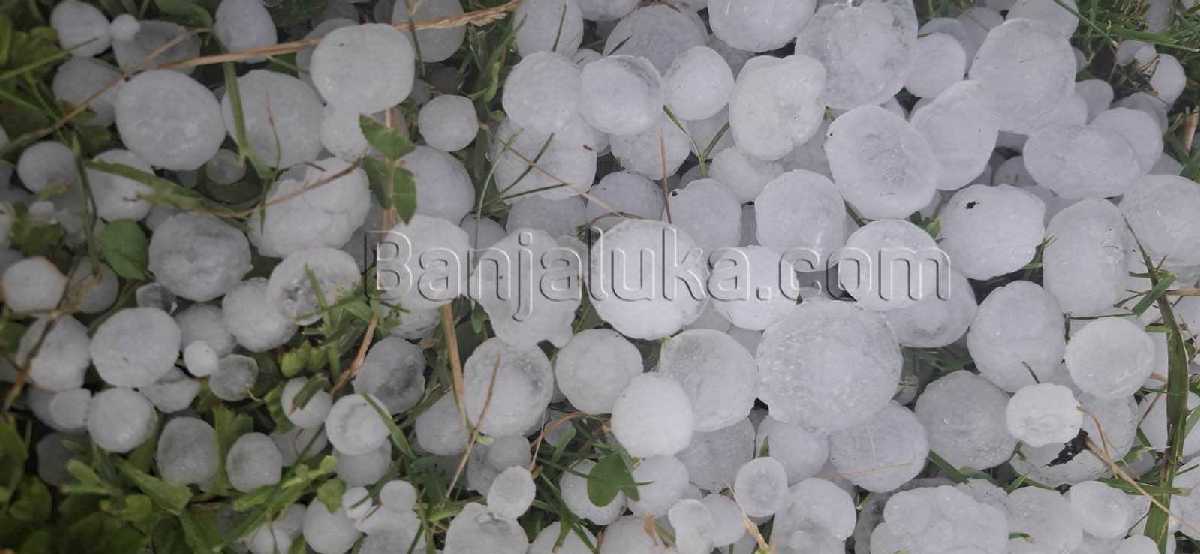 Snažno nevrijeme u BiH: Padao led veličine oraha (Foto)