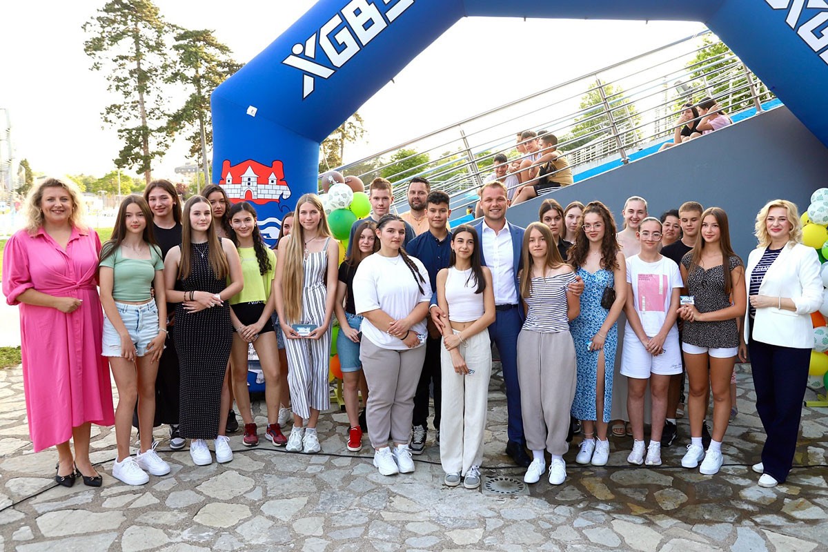 Najbolji banjalučki osnovci dobili sezonske karte za “Akvanu”