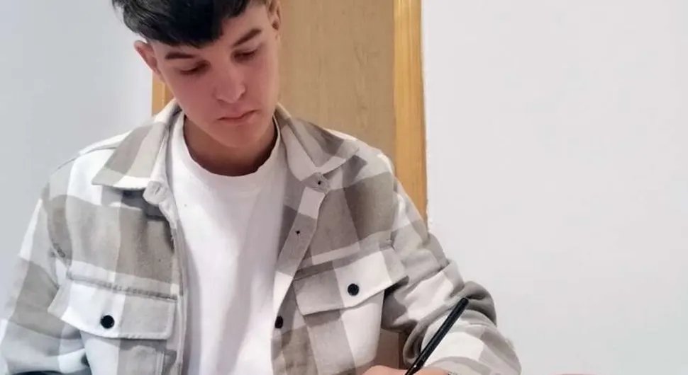 Talentovani Petar Šekarić (18) u slikanju ikona pronašao posebnu strast