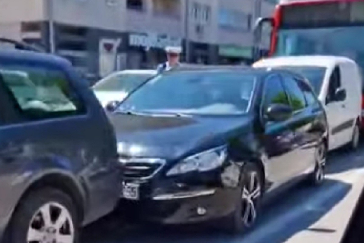 Lančani sudar autobusa i tri auta u Banjaluci (Foto)