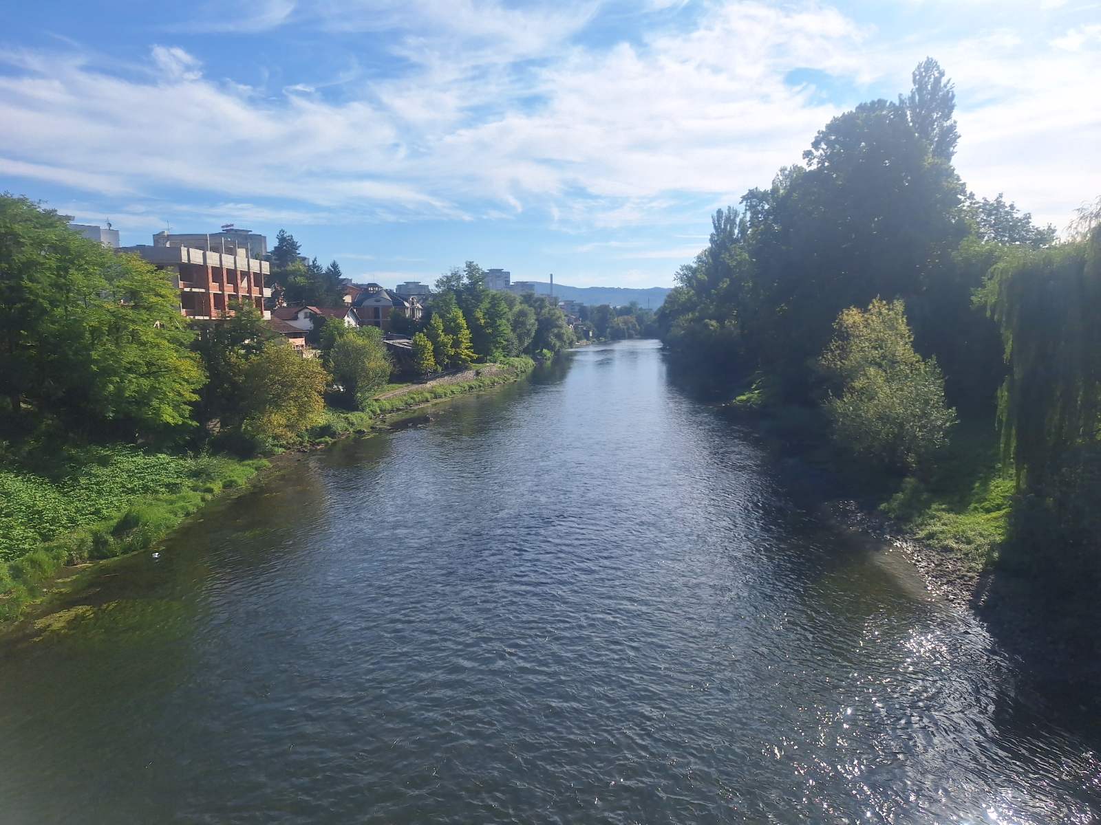 Danas pretežno sunčano, lokalno moguća slaba kiša: Temperatura do 33 stepena