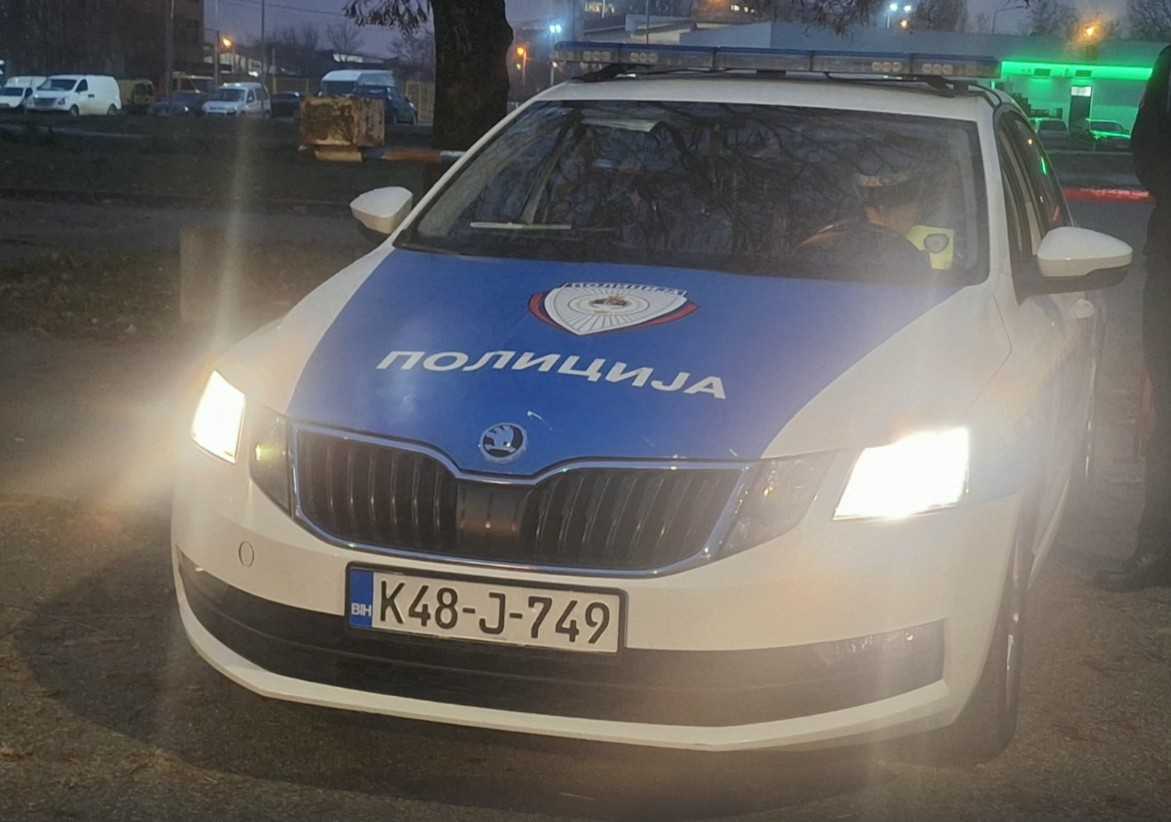 Šamac: BMW sletio sa puta, utvrđeno da je vozač umro u toku vožnje