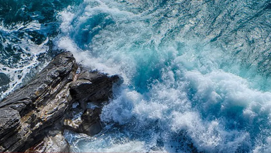 Drama u Dubrovniku: Muškarca iz BiH talasi povukli u more VIDEO