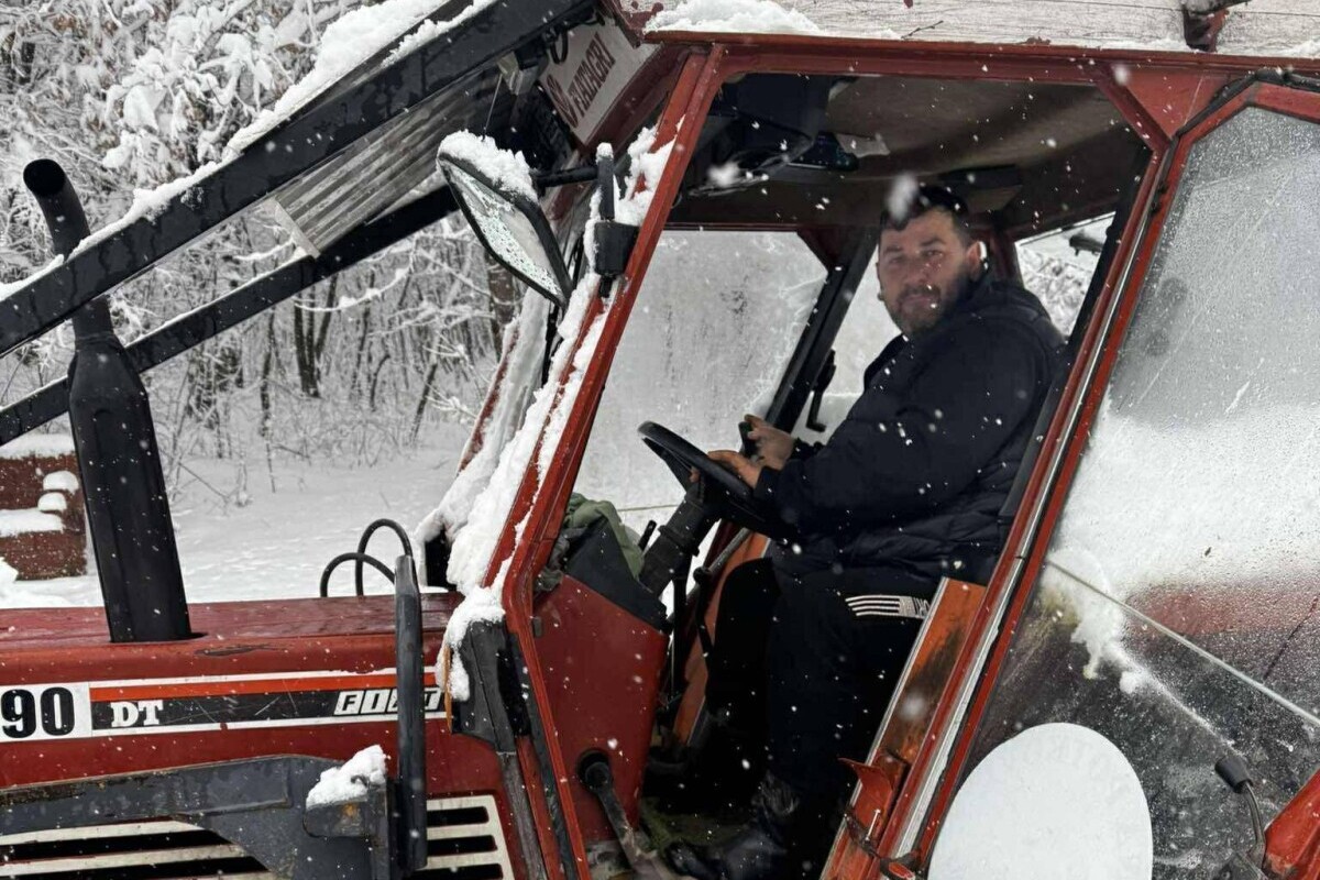 Traktorista postao najpoželjniji komšija: “Računaj na nas i krvi ako zatreba”