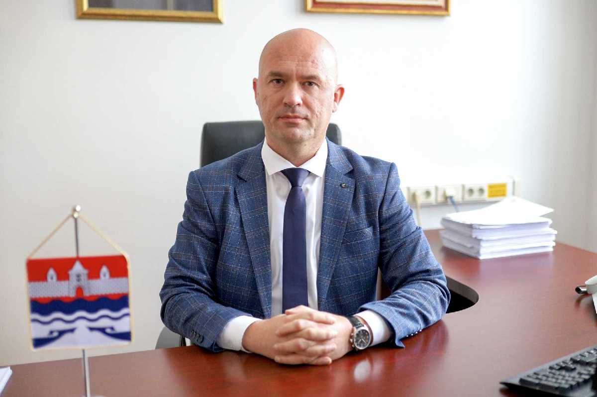 Grujić: Nema 70 novih radnika u Kabinetu, plate uvećane po zakonu