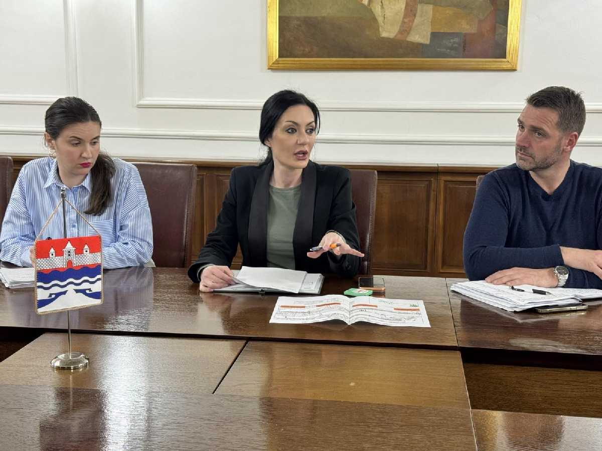 Održan sastanak o projektu izgradnje trotoara prema Osnovnoj školi “Branislav Nušić“