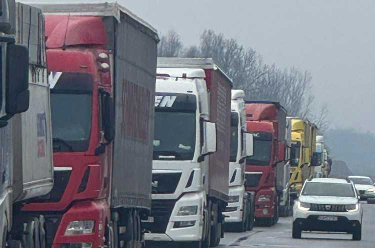 Transport u krizi: Sa granica BiH vraćeno 100 vozila, roba ostala blokirana