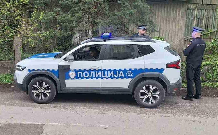 Alarmirana policija: Iz porodične kuće ukradeno lovačko oružje, pištolj i novac
