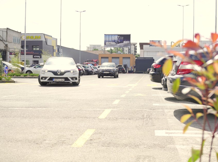 Funkcionalniji i moderniji: Emporium uređuje veliki parking u centru Banjaluke (Foto)