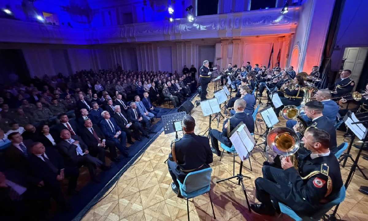 Banski dvor u znaku VRS: Vojni orkestar oduševio prisutne zvaničnike (Foto)