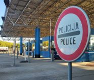 pola miliona evra