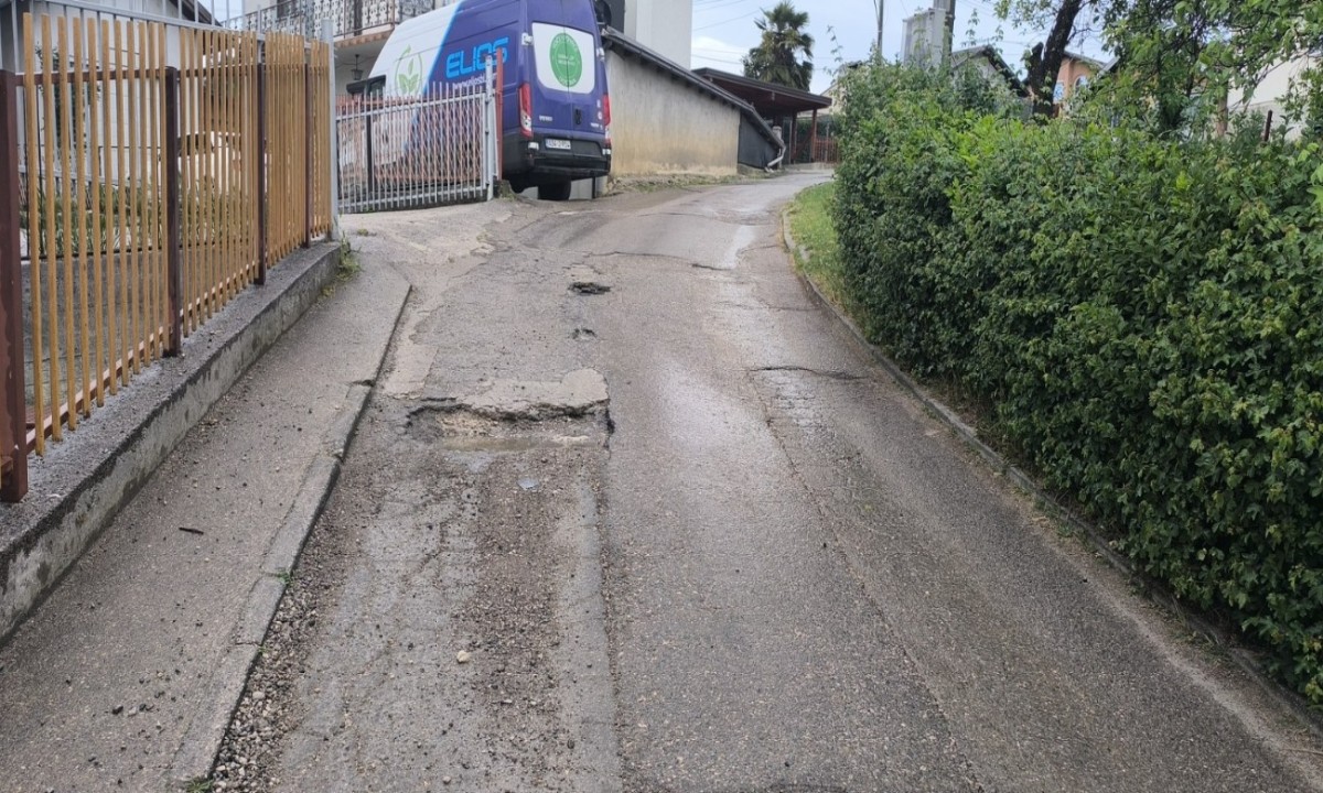 Na samo dva kilometra od centra Banjaluke: Mještani traže hitnu sanaciju kolovoza