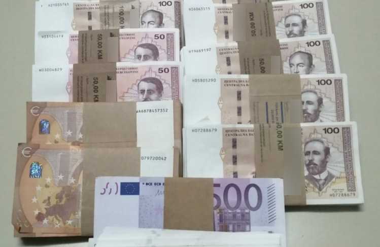 Muškarac iz Kostajnice osumnjičen da je oštetio banku iz Banjaluke za skoro 350.000 KM