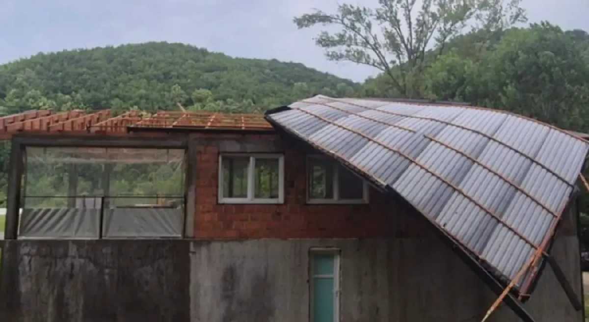 Nevrijeme prouzrokovalo kvarove na elektromreži i materijalnu štetu