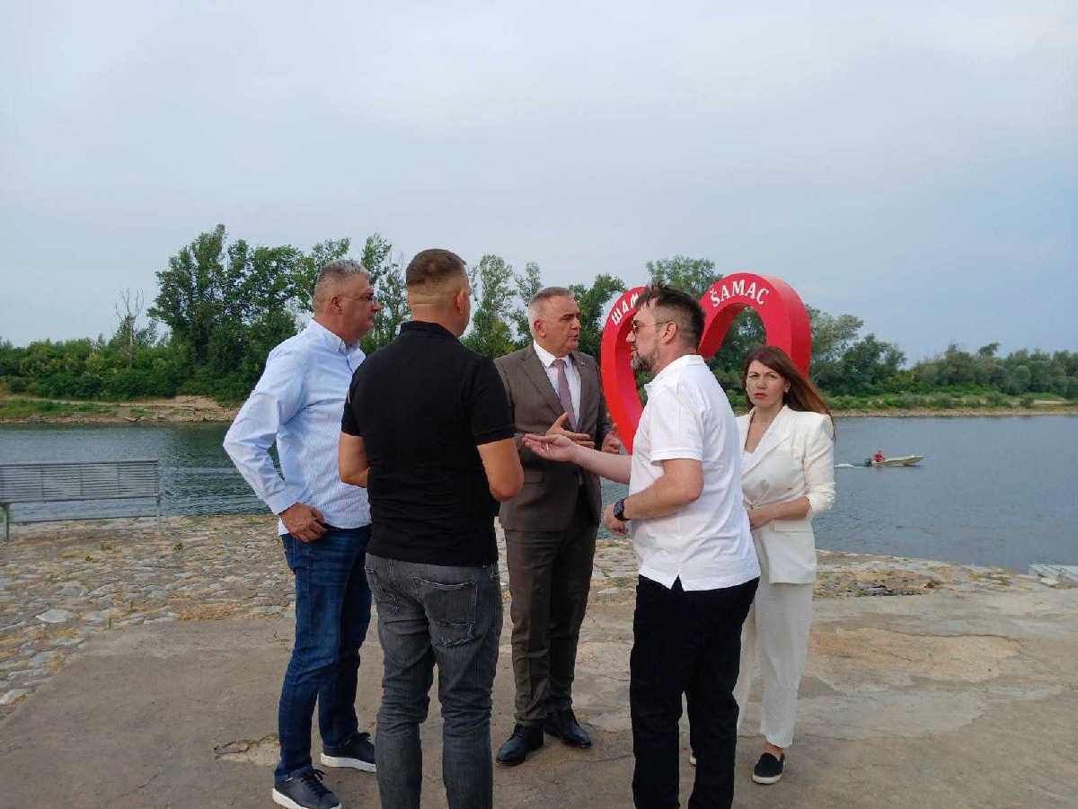 Minić obišao savski kej u Šamcu: Uređenje obale – projekat od značaja za zaštitu od poplava