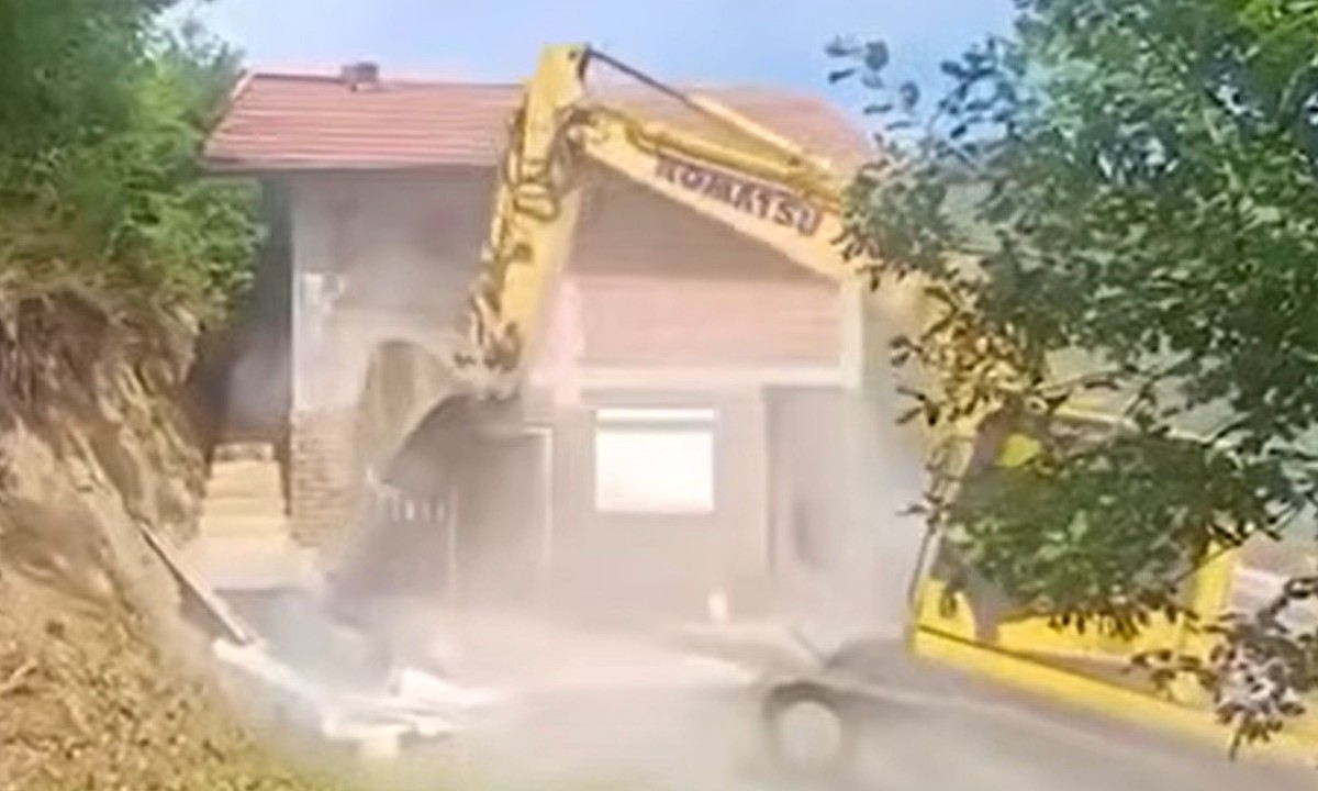 Počelo rušenje vikendica na Kosmetu: Najmanje deset u vlasništvu Srba (Video)