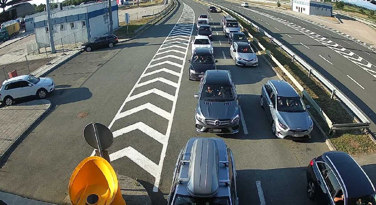 Kolaps na više graničnih prelaza