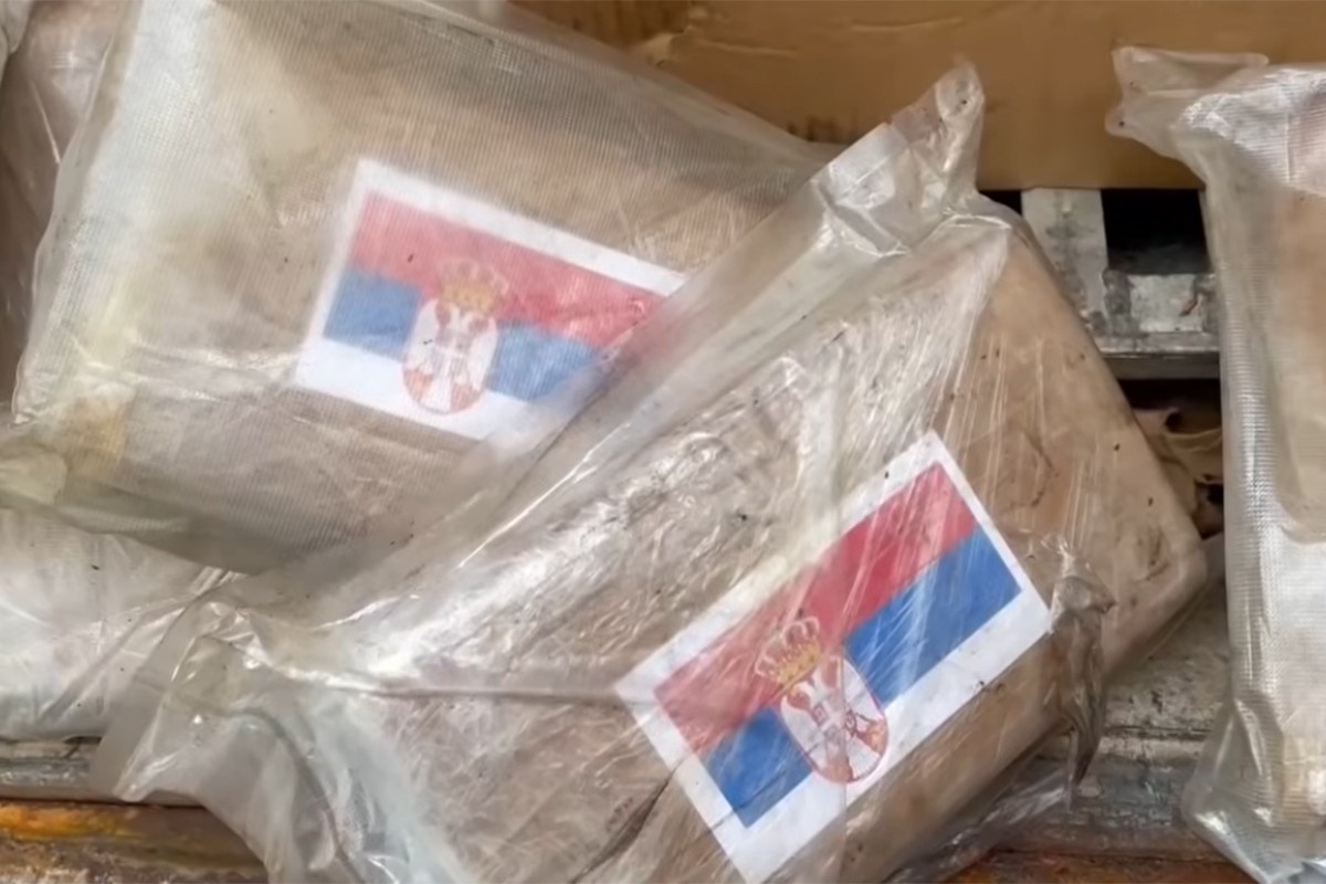 U Italiji zaplijenjeno oko 800 kilograma kokaina, na paketima zastava Srbije (Video)